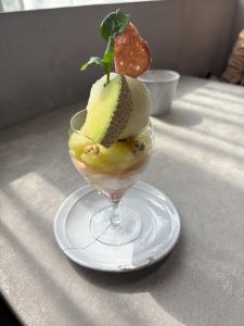 メロンの朝パフェ